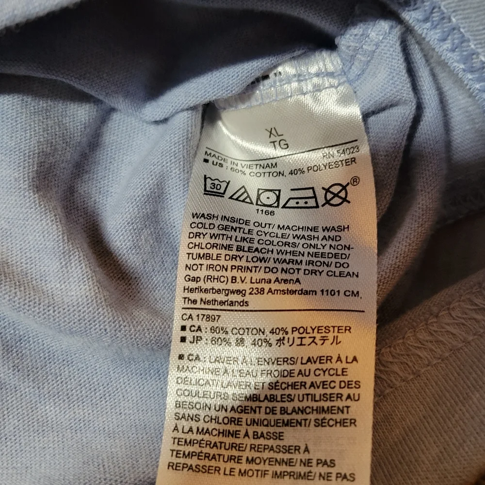 Banana Republic V-Neck shirt